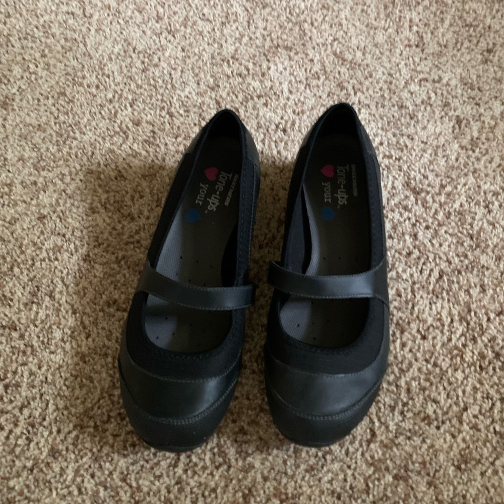 Sketchers black flats with tone up cushioning. Worn maybe twice. Women’s 8.5